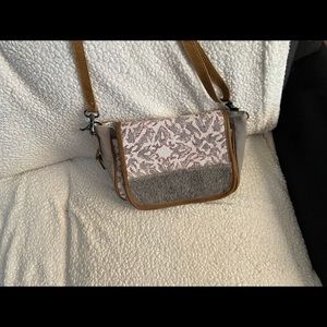 Myra messager bag